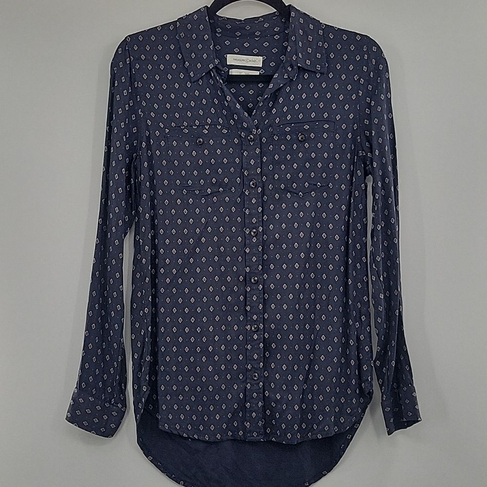 3 For$20 Treasure & Bond Blue button down shirt w/ diamond design size XS